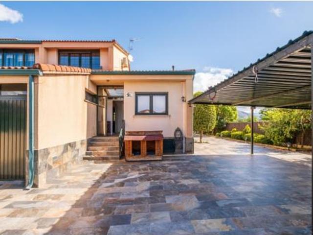 Casa pareada Venta Guadarrama, Edificio Casa Forestal Tablada