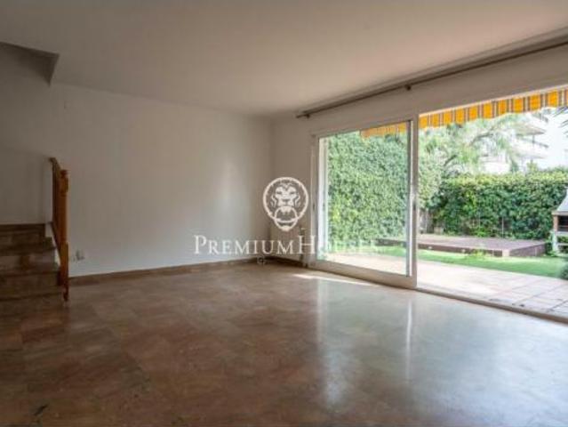 Casa pareada Venta Sitges, Can Girona Terramar Vinyet