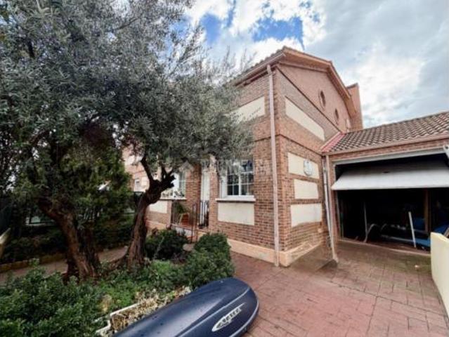 Casa pareada Venta Villanueva de la Torre, Villanueva de la Torre