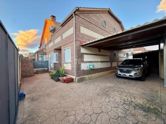 Casa pareada Venta Villanueva de la Torre, Villanueva de la Torre
