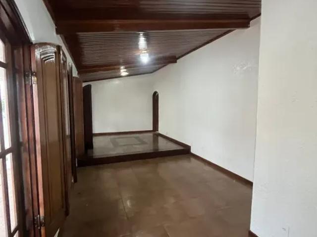 Aluguel / Locação P10 Casa Parque 10 | Suíte com banheira | Quintal 2 Vagas | Barra Bella