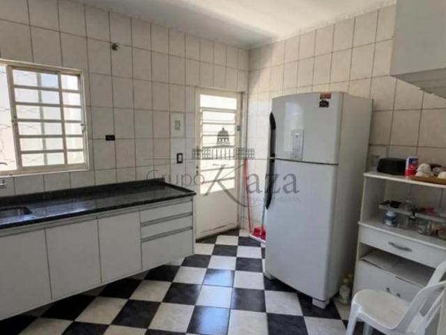 Casa Parque Industrial 3 Dormitórios 207m²