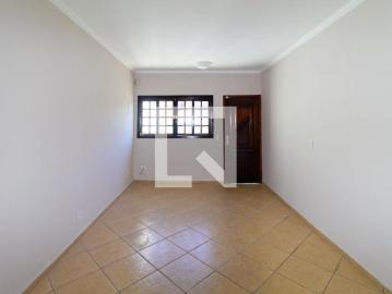 Praça Vinte e Um de Março - Garagem, Quintal