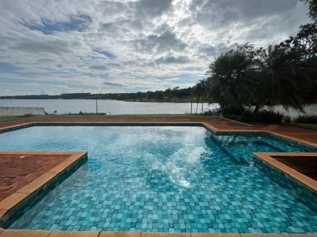 Casa pé na água c/ 5.000 m² de terreno, garagem de barcos