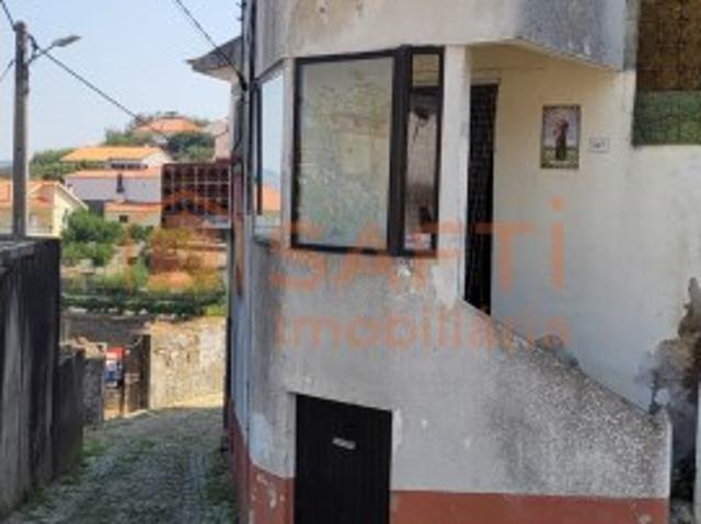 Casa Pequena, Aconchegante e Mobilada à Venda Pronta para Morar!
