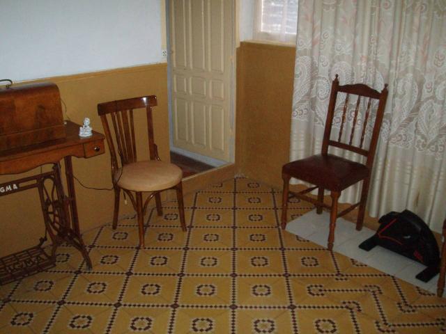 Casa pequeña para reformar en zona del antiguo cuartel