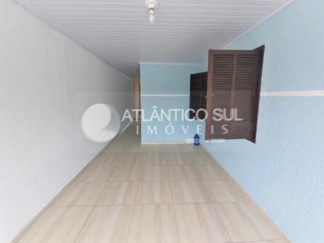 Casa perto do mar com 2 quartos e piscina no GAIVOTAS, MATINHOS PR
