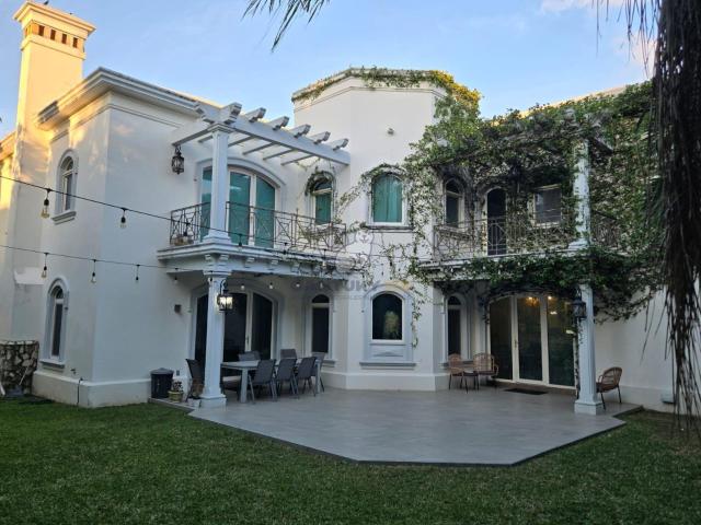 Casa Petrolera