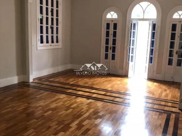Casa Petrópolis, Centro