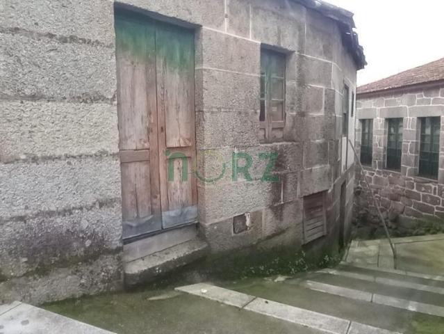 CASA PIEDRA CON FINCA LEIRO