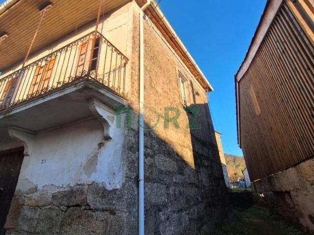 CASA PIEDRA PARA RESTAURAR EN CENLLE