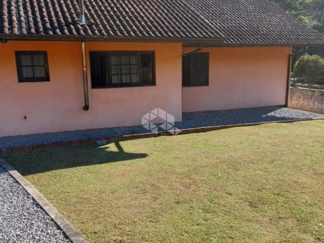 Casa plana mobiliada e terreno amplo
