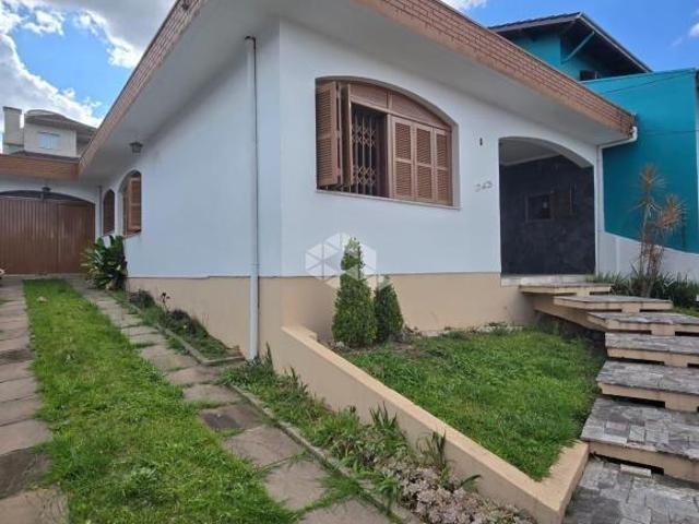 Casa plana com 170m² de 03 dormitórios sendo 01 suíte no Salgado Filho em Caxias do Sul