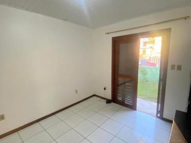 Casa plana com amplo terreno. Dois quartos, estar/jantar, cozinha, espaço gourmet. São José, NH