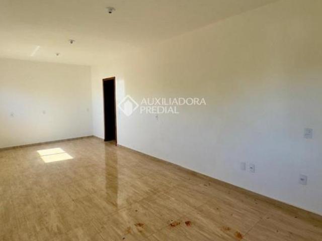 Casa plana de 3 quartos sendo 1 suíte, no bairro Lago Azul em Estância Velha