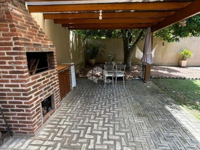 Casa plana em bairro tranquilo com 2 dormitórios