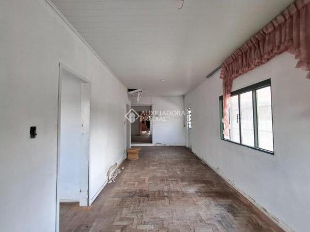 CASA PLANA EM TERRENO AMPLO NO BAIRRO SÃO JORGE!
