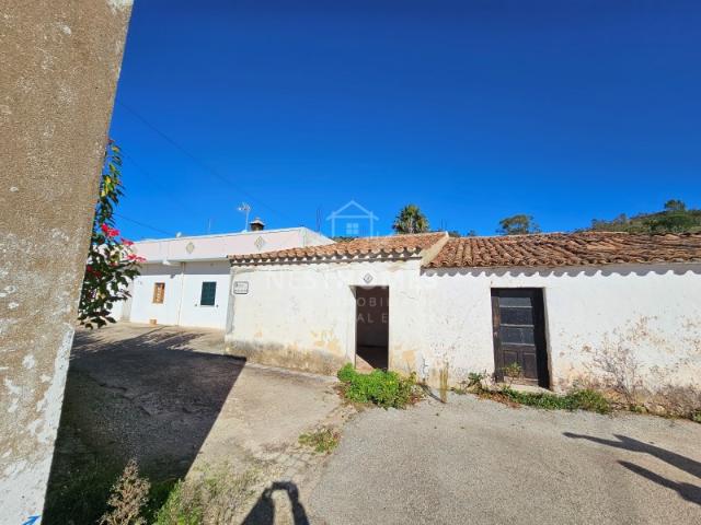 Casa por recuperar no interior do Concelho de Loulé
