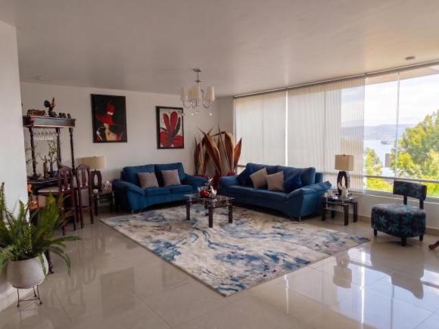 Casa Porta Fontana con vista al Metropolitano a lado de Gran Jardin