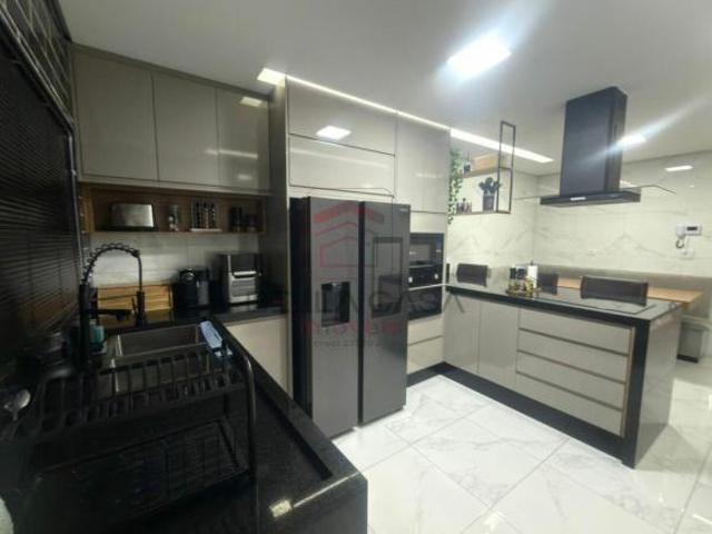 Casa Porteira Fechada à Venda | Alto Padrão | Pronta para Morar