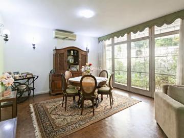 Casa próxima à Praça Panamericana