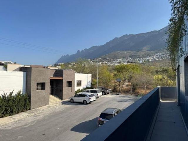 Casa Prados del la Sierra en calle privada