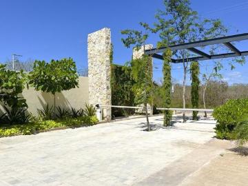 CASA PRE VENTA 2 RECÁMARAS Y PISCINA UNA PLANTA CON AMENIDADES EN CONKAL