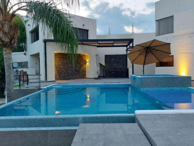 Casa Premium en Venta | Lomas de Cocoyoc | Alberca y Amplios Espacios