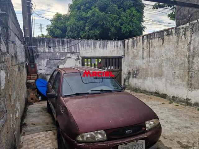 casa precisa de reforma,dois dormitórios em frente linha verde ótima localizaçãodois quartos banheir