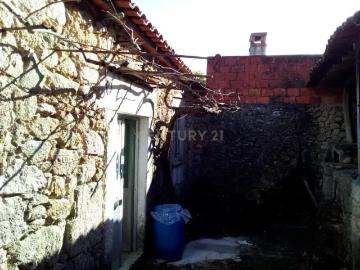 Casa p/reconstrução, Louriçal do Campo