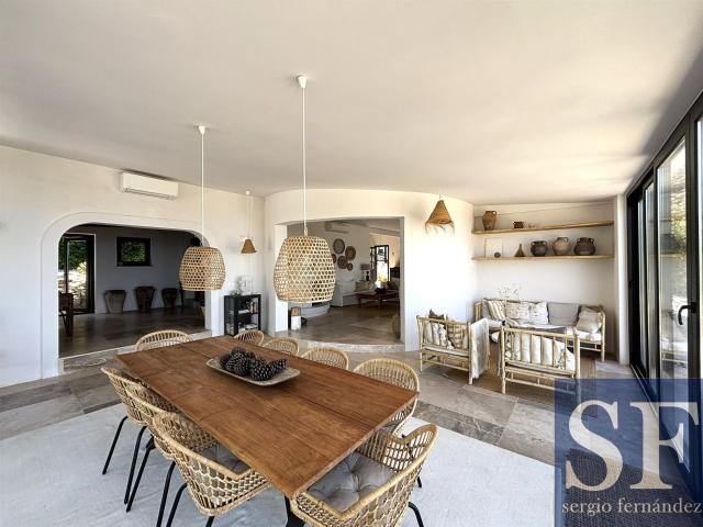 Casa Principal: 3 Dormitorios dobles uno con en suite | Cu. 230m² Cómpeta