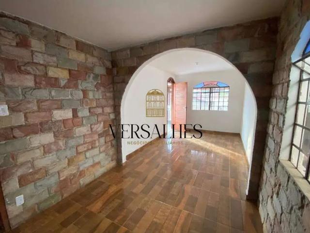 Casa principal para alugar com 2 quartos, 02 banheiros, 02 vagas de garagem, 203 m² Bairro Alípio de Melo