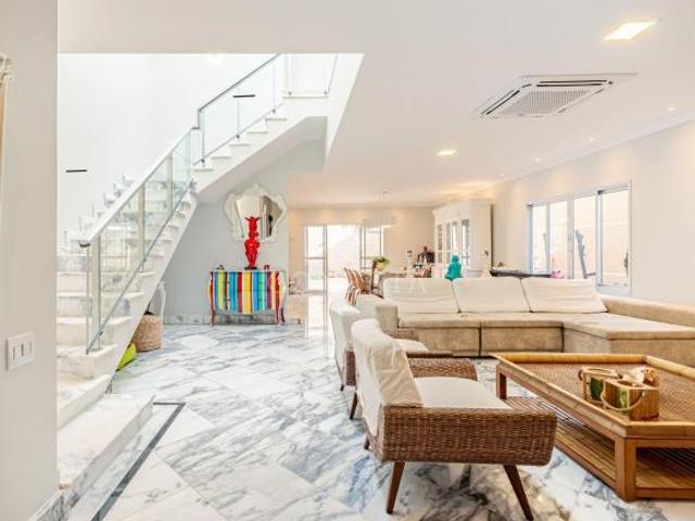 Casa pronta para morar no Valville 01, sem vizinhos de fundos, ambientes integrados, próxima à área