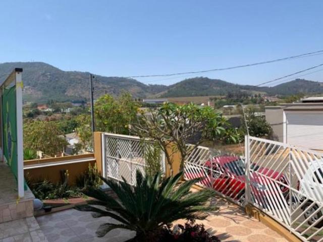 Casa próximo a natureza, bairro tranquilo e seguro, há 10 minutos do centro