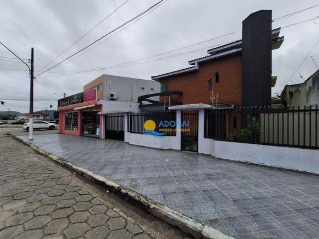 Casa próximo à praia com sacada — Astúrias — Guarujá