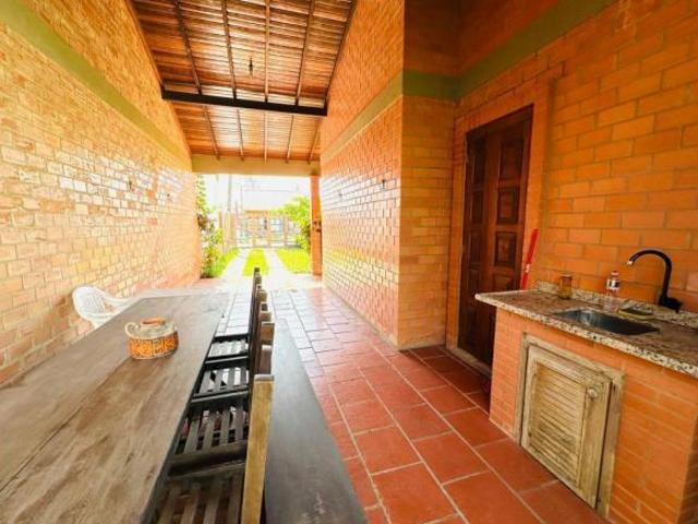 Casa próximo ao centro de Atlântida Sul