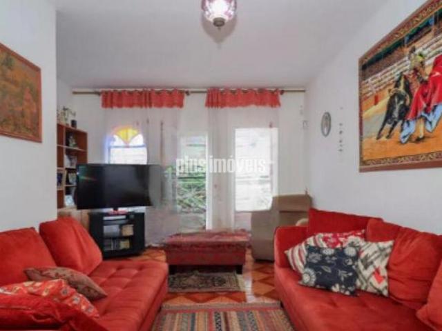 Casa, próximo ao Quintas do Morumbi, rua tranquila