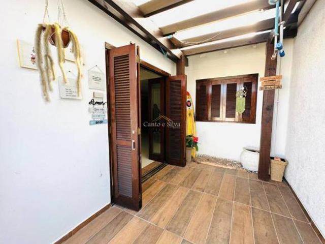 Casa próxima ao mar, com piscina na praia de Atlântida Sul