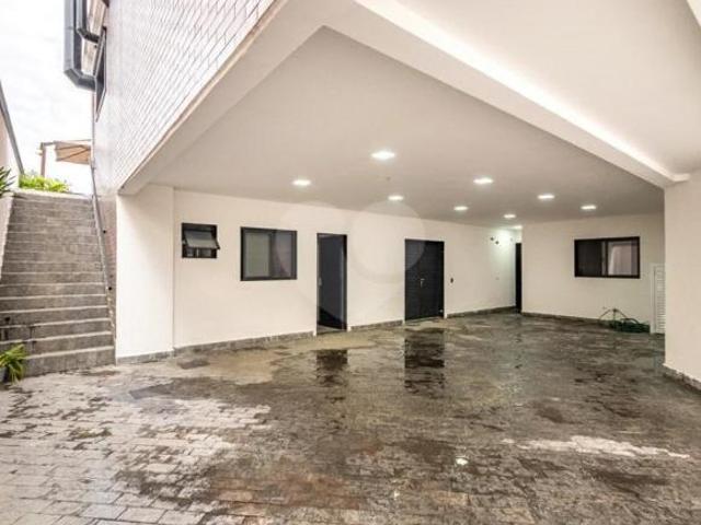 Casa proxima ao Parque Barigui 4 suites jardim 479 m2 privativos