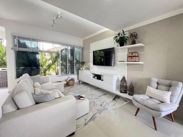 Casa quadriplex mobiliada com 3 dormitórios, sendo 1 suíte