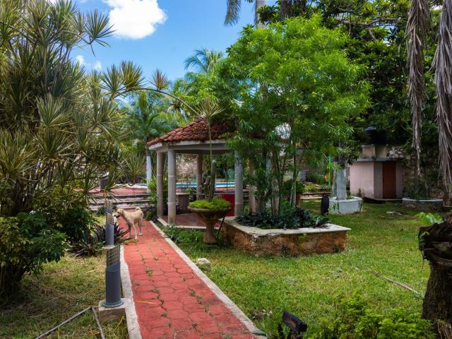 CASA QUINTA EN VENTA 1,954 M2 DE TERRENO 3 REC?MARAS CENTRO DE UM?N M?RIDA
