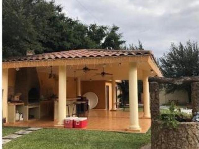 CASA QUINTA EN VENTA EN ZUAZUA PORTAL DEL NORTE AMPLIO JARDIN