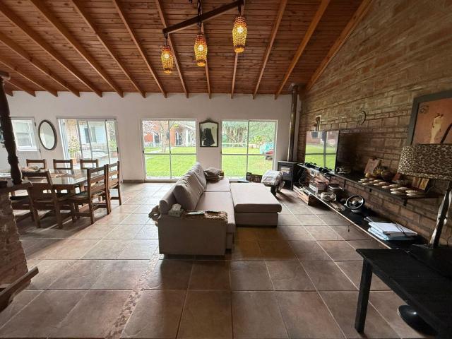Casa quinta en alquiler en Gonnet. 485 e/ 27 y 28