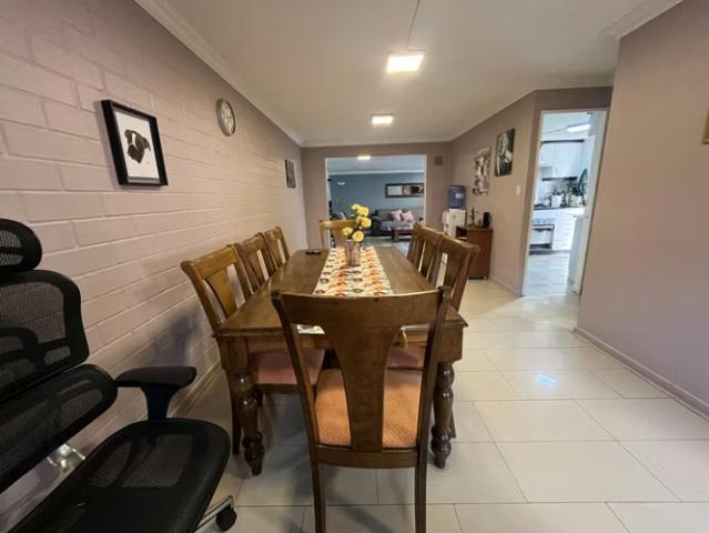 Casa quilicura vendo por viaje | 5 dormitorios por 183000. 00 en Quilicura
