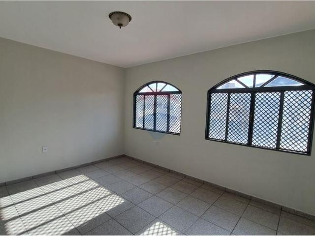 Casa QR 308, Samambaia Sul, 100m², 3 quartos com suíte, sacada e vaga