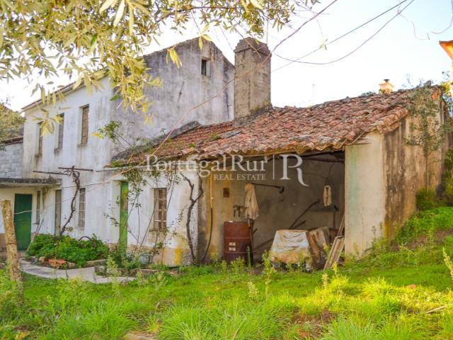 Casa Rústica com quintal e anexo para recuperar em Proença a Nova