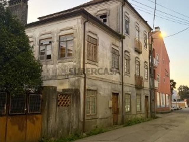 Casa Rústica com Terreno Amplo e Grande Potencial Excelente Oportunidade