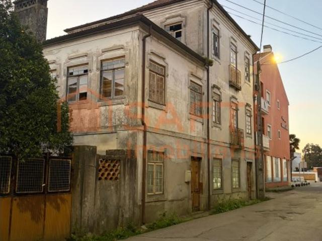 Casa Rústica com Terreno Amplo e Grande Potencial Excelente Oportunidade