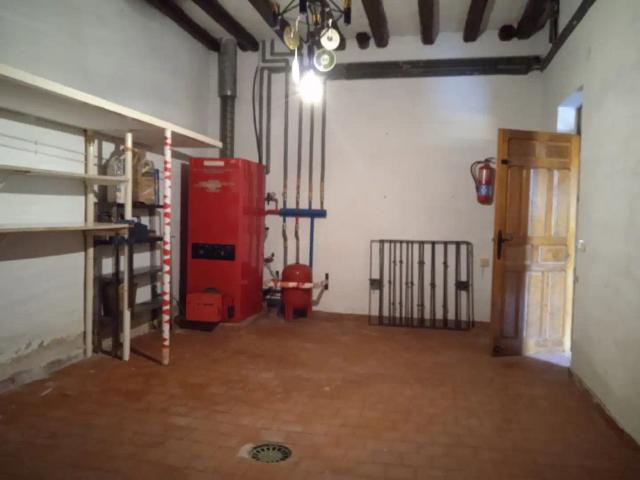 Casa rústica con balcón en alquiler en Calle Segovia 21