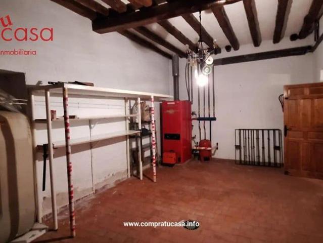 Casa rústica con balcón en alquiler en Calle Segovia